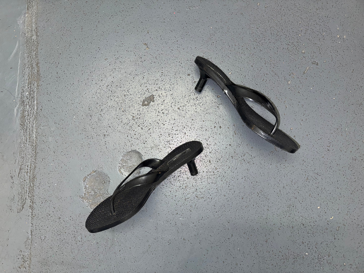 Black Kitten Thong Heels Sz US 5.5