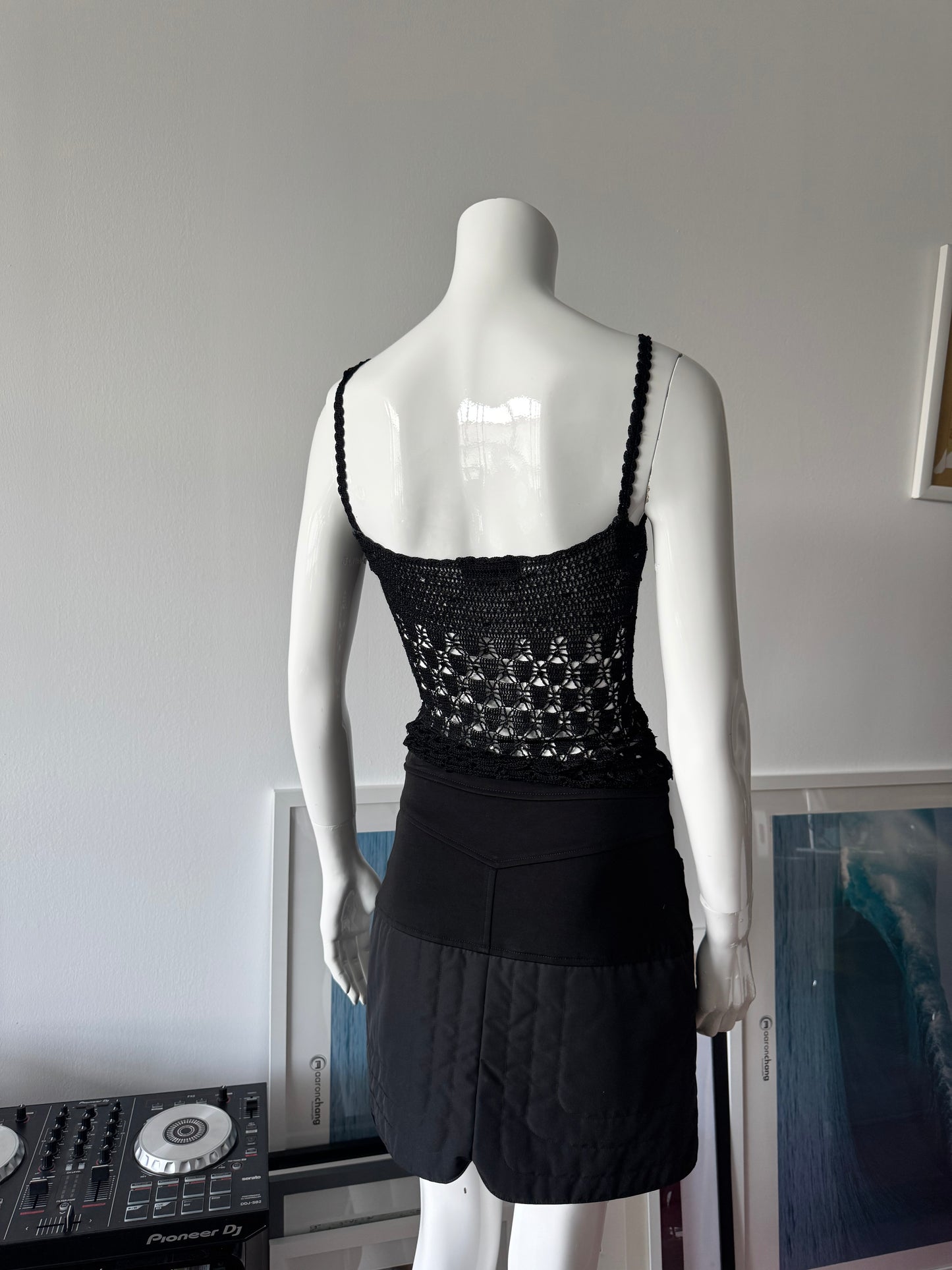 JACQUELINE DE YOUNG Black Knit Crochet Sequin Tank